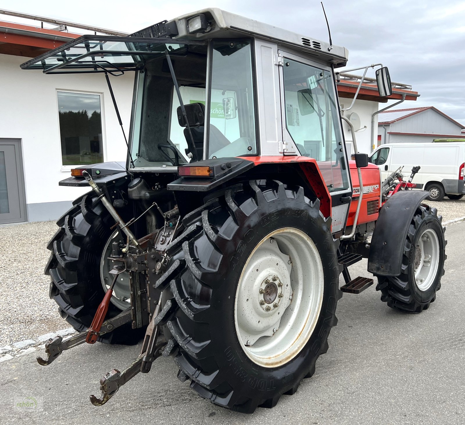 Traktor типа Massey Ferguson MF 3050 - wenig gelaufen - Reifen und Kupplung neu, Gebrauchtmaschine в Burgrieden (Фотография 7)