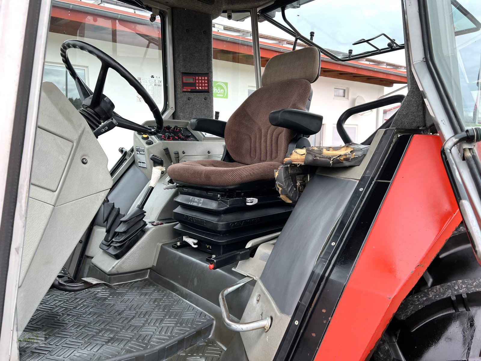 Traktor of the type Massey Ferguson MF 3050 - wenig gelaufen - Reifen und Kupplung neu, Gebrauchtmaschine in Burgrieden (Picture 13)