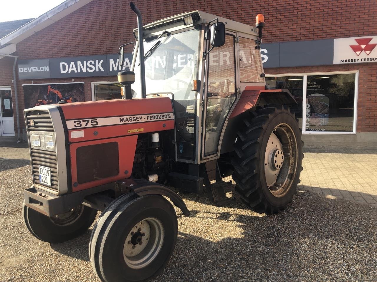 Traktor Türe ait Massey Ferguson MF 375, Gebrauchtmaschine içinde Videbæk (resim 1)