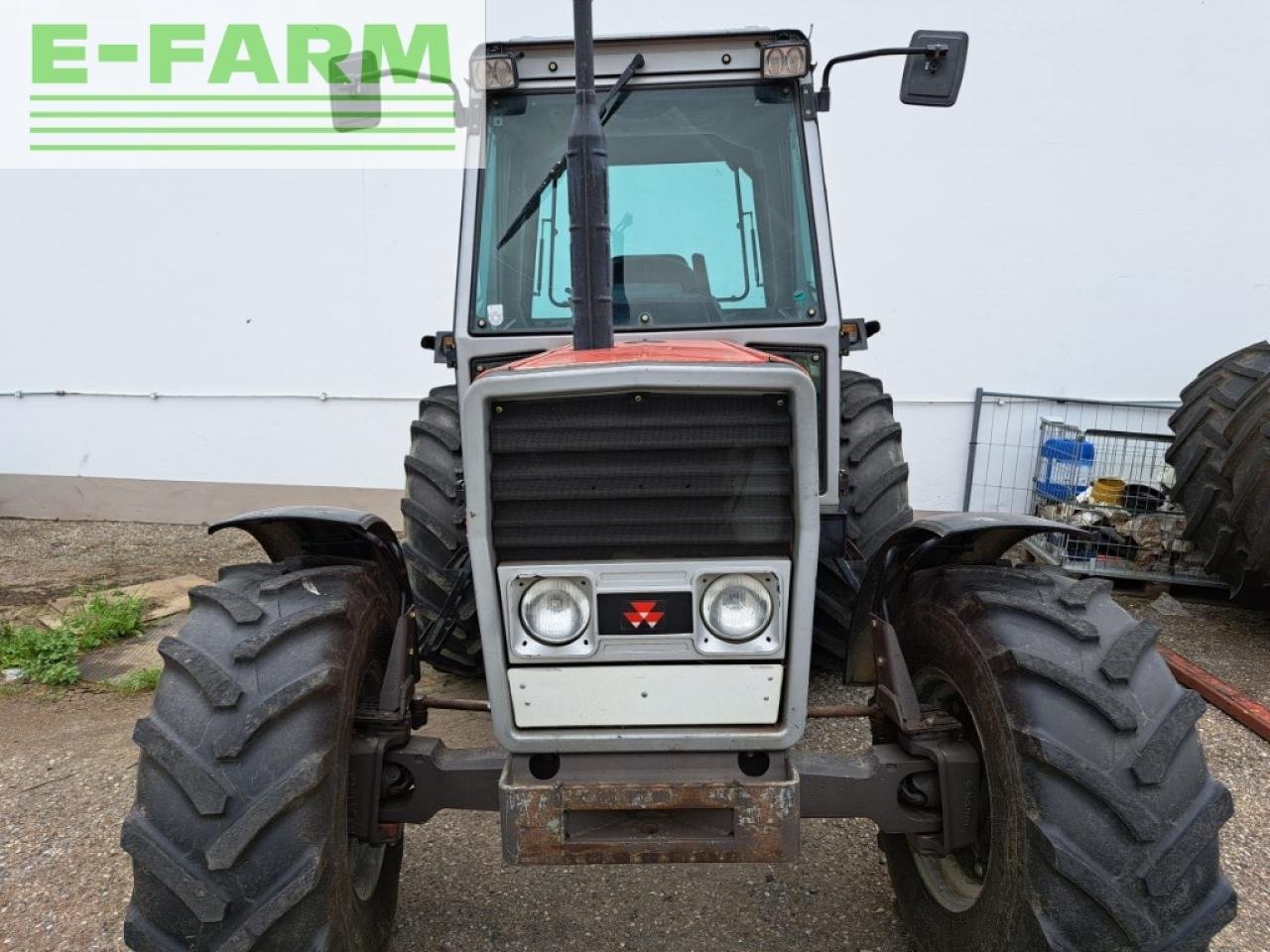 Traktor des Typs Massey Ferguson MF 377, Gebrauchtmaschine in REDLHAM (Bild 2)