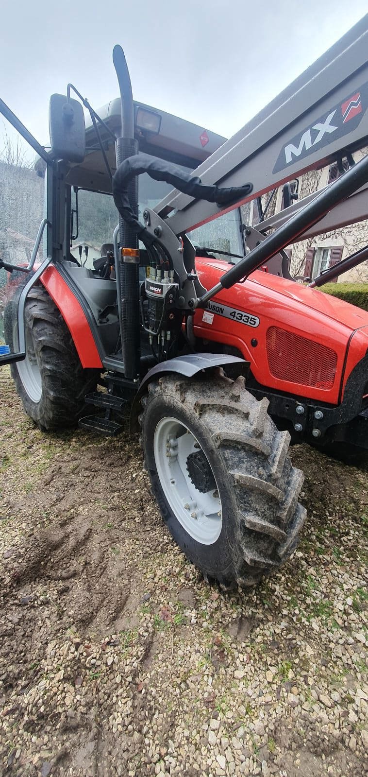 Traktor typu Massey Ferguson MF 4335-4, Gebrauchtmaschine w 2800 DELEMONT (Zdjęcie 4)