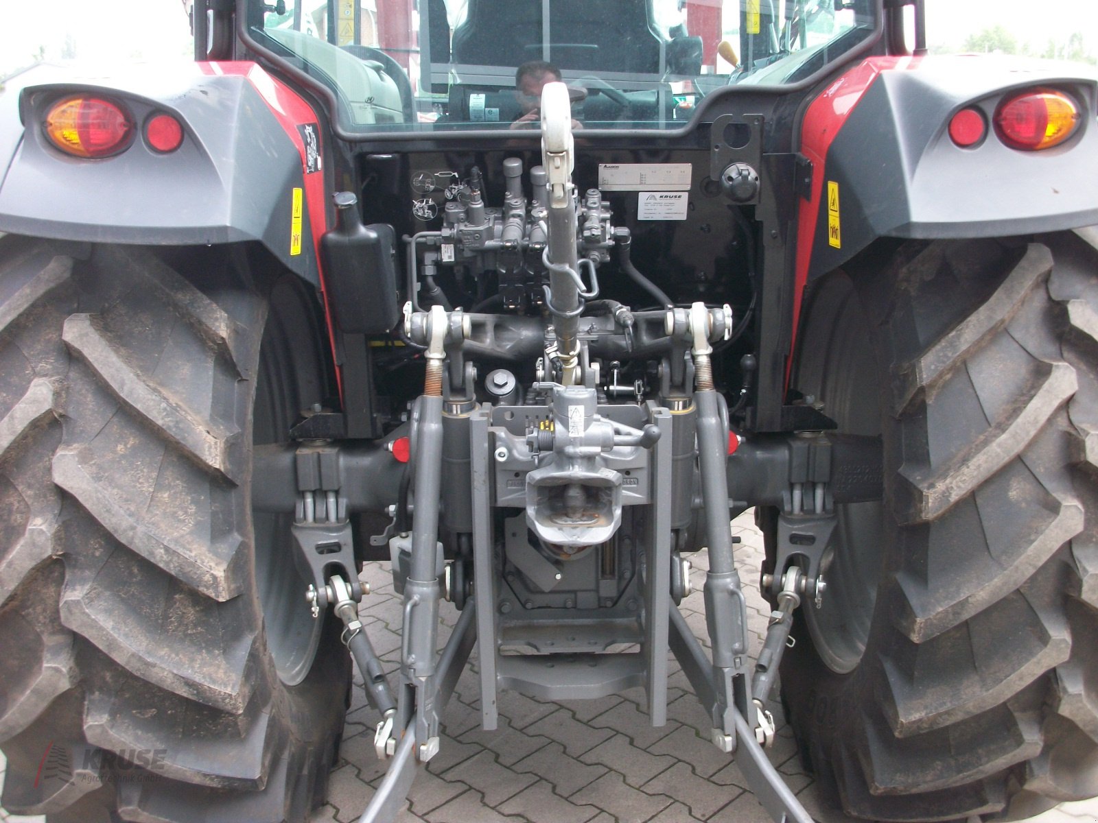 Traktor des Typs Massey Ferguson MF 4708 M CAB Essential mit Frontlader, Neumaschine in Fürstenau (Bild 13)