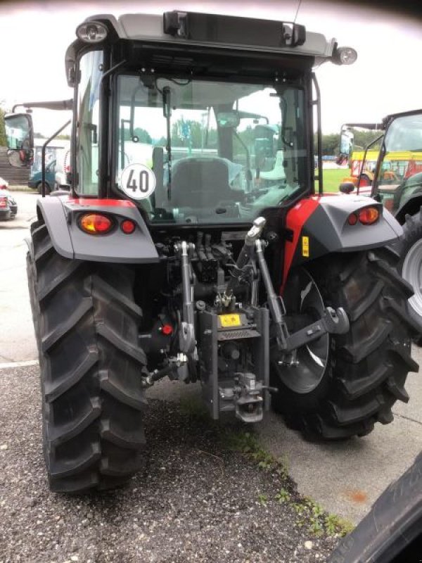 Traktor des Typs Massey Ferguson MF 4708 M ESSENTIAL KABINE MAS, Gebrauchtmaschine in Waldkirchen (Bild 3)