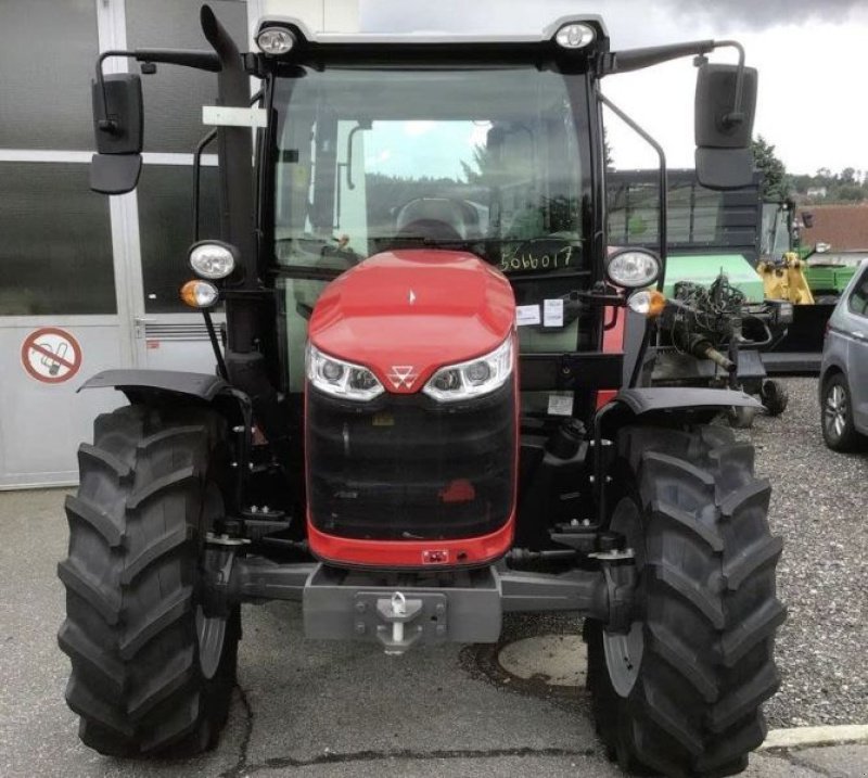 Traktor del tipo Massey Ferguson MF 4708 M ESSENTIAL KABINE MAS, Gebrauchtmaschine In Waldkirchen (Immagine 2)