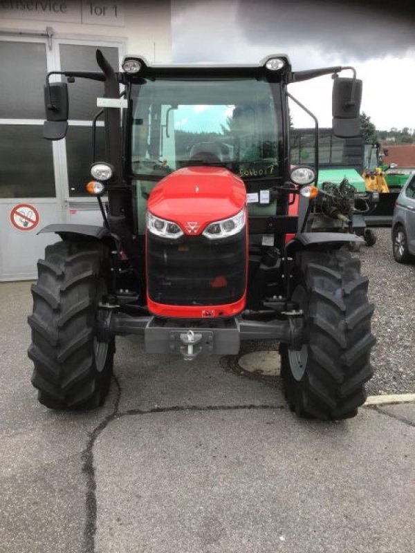 Traktor van het type Massey Ferguson MF 4708 M ESSENTIAL KABINE MAS, Gebrauchtmaschine in Waldkirchen (Foto 1)