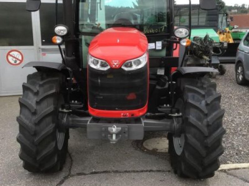 Traktor del tipo Massey Ferguson MF 4708 M ESSENTIAL KABINE MAS, Gebrauchtmaschine en Waldkirchen