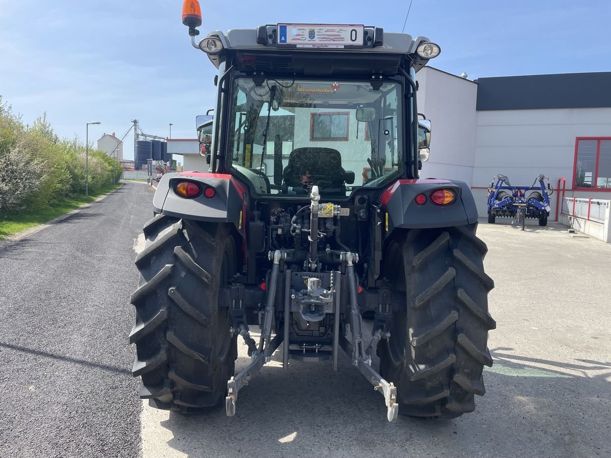 Traktor of the type Massey Ferguson MF 4708 M Kabine, Vorführmaschine in Starrein (Picture 3)