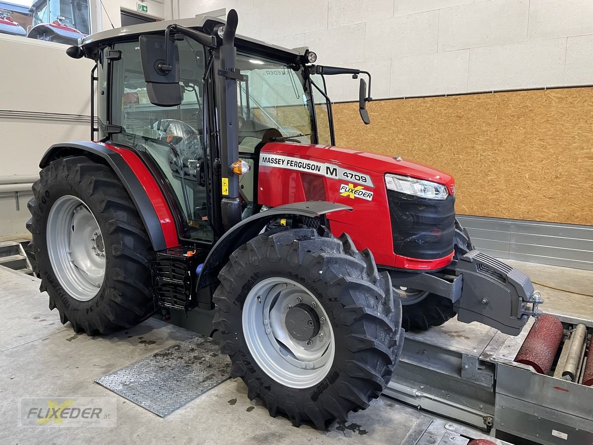 Traktor of the type Massey Ferguson MF 4708 M Kabine, Neumaschine in Pattigham (Picture 2)