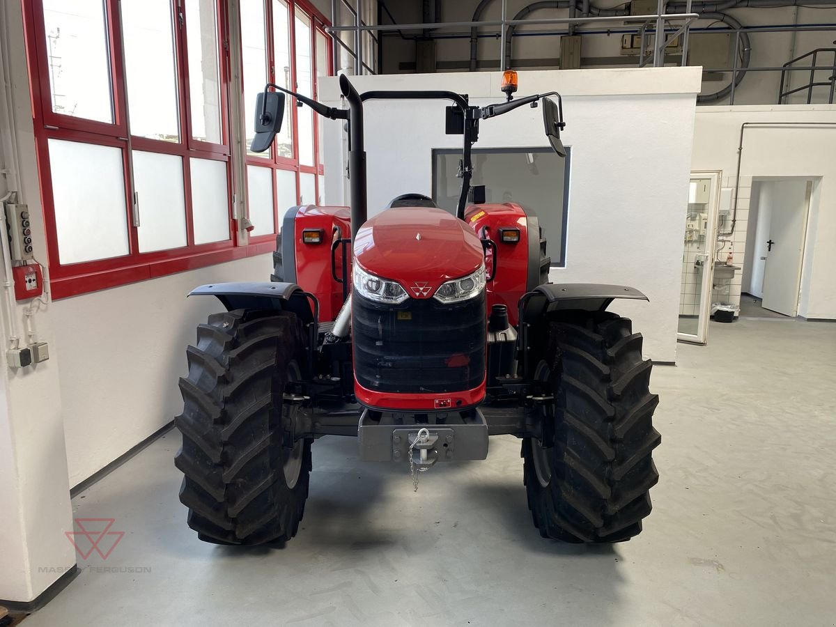 Traktor типа Massey Ferguson MF 4708 M Plattform, Neumaschine в Schwechat (Фотография 2)