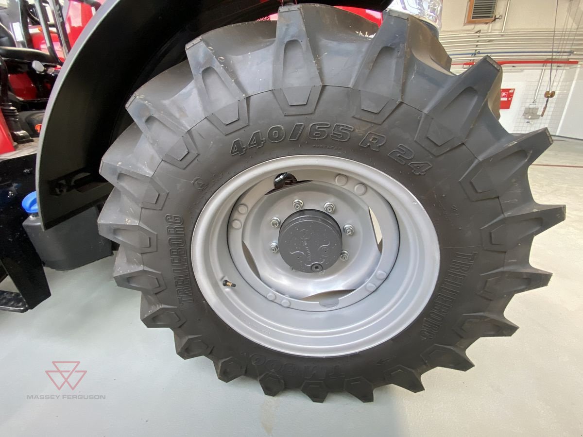 Traktor del tipo Massey Ferguson MF 4708 M Plattform, Neumaschine en Schwechat (Imagen 5)