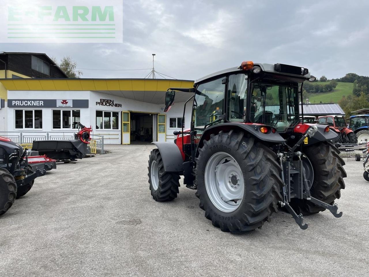 Traktor des Typs Massey Ferguson mf 4708 m, Gebrauchtmaschine in RANDEGG (Bild 5)