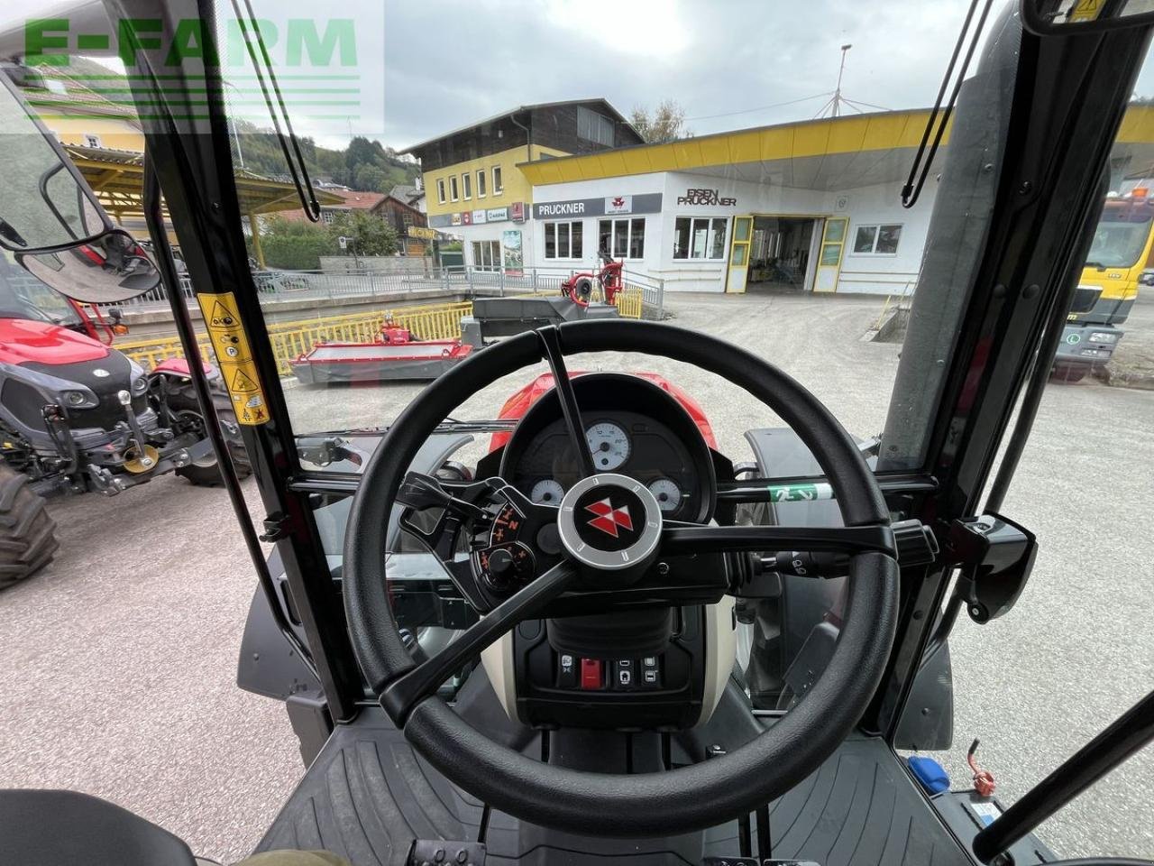 Traktor van het type Massey Ferguson mf 4708 m, Gebrauchtmaschine in RANDEGG (Foto 15)