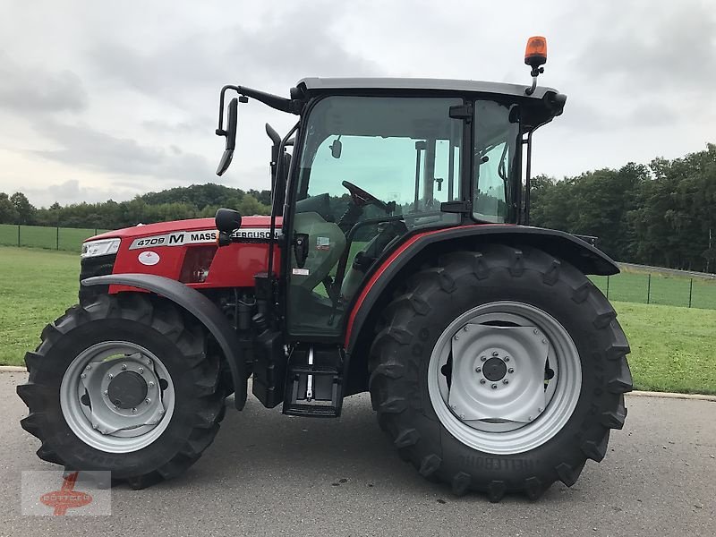 Traktor of the type Massey Ferguson MF 4709 M Dyna-2, Neumaschine in Oederan (Picture 1)