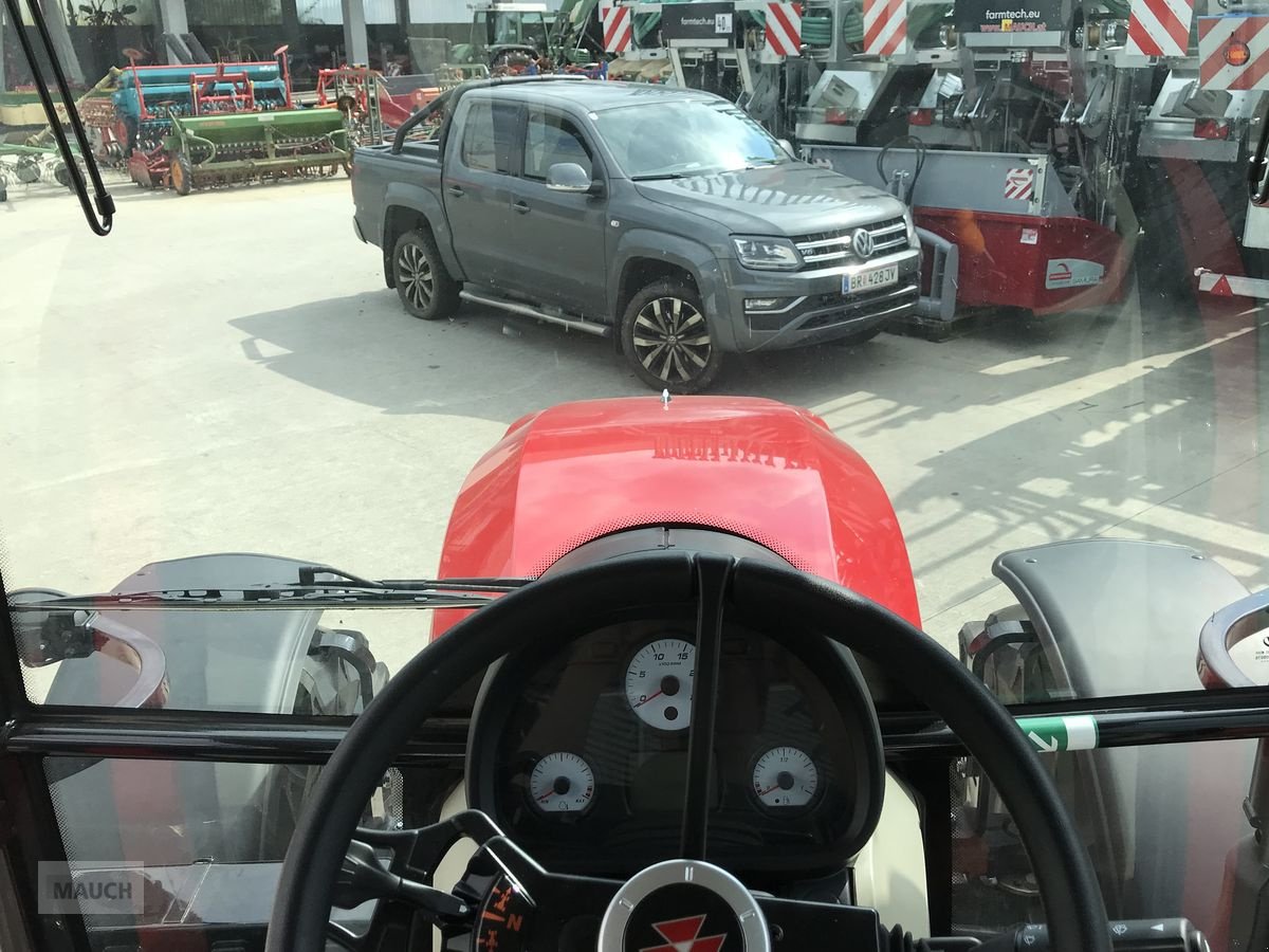 Traktor van het type Massey Ferguson MF 4710 M Kabine, Neumaschine in Burgkirchen (Foto 16)