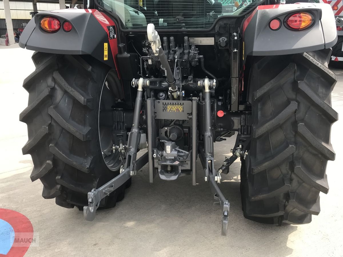 Traktor του τύπου Massey Ferguson MF 4710 M Kabine, Neumaschine σε Burgkirchen (Φωτογραφία 10)