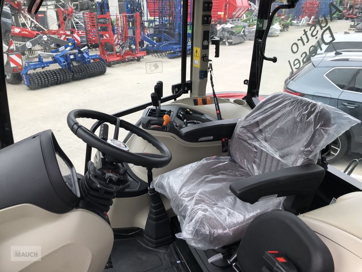 Traktor van het type Massey Ferguson MF 4710 M Kabine, Vorführmaschine in Burgkirchen (Foto 11)