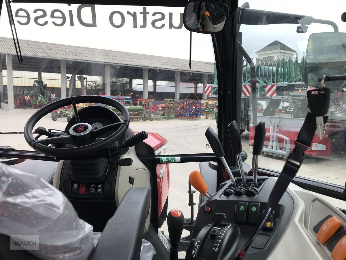 Traktor van het type Massey Ferguson MF 4710 M Kabine, Vorführmaschine in Burgkirchen (Foto 15)