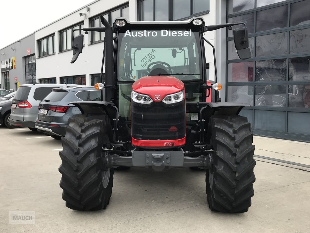 Traktor του τύπου Massey Ferguson MF 4710 M Kabine, Vorführmaschine σε Burgkirchen (Φωτογραφία 3)