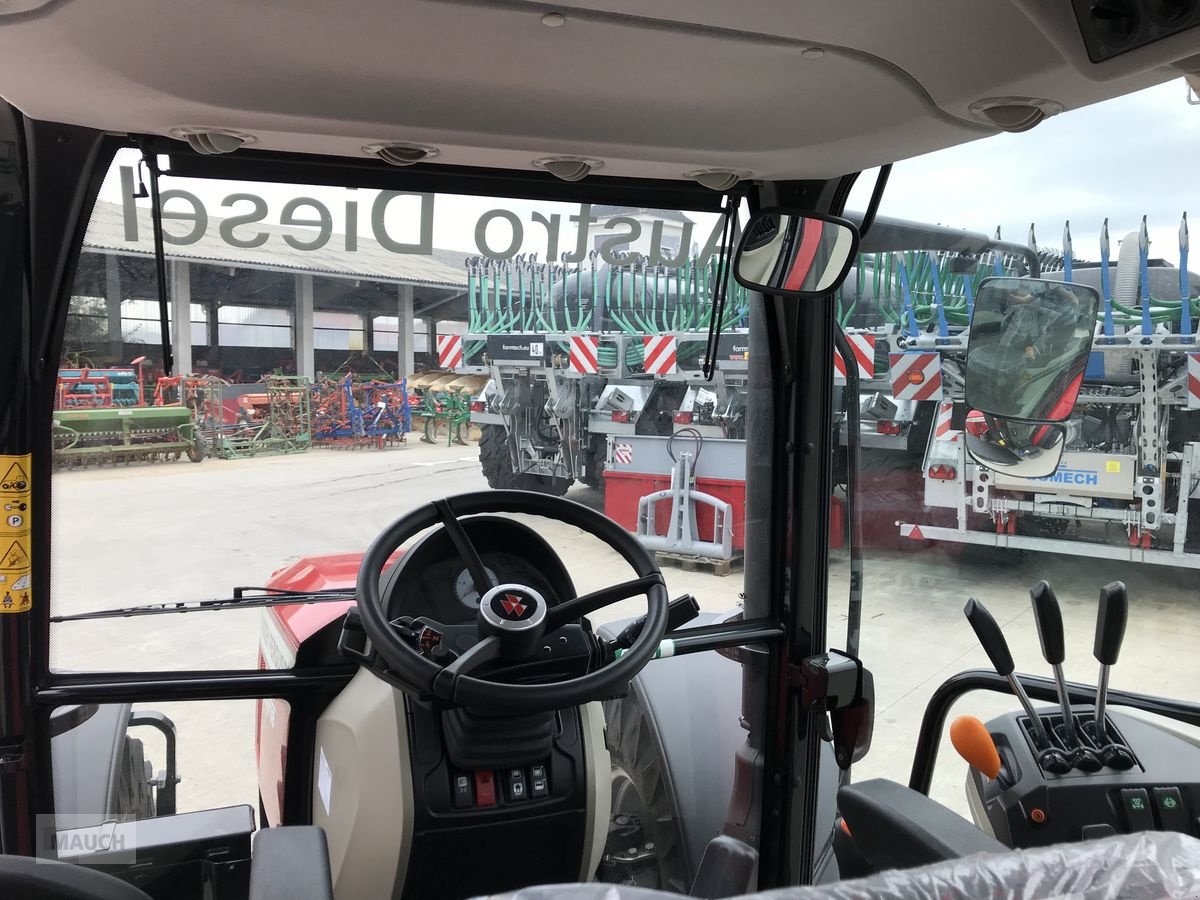 Traktor of the type Massey Ferguson MF 4710 M Kabine, Vorführmaschine in Burgkirchen (Picture 16)