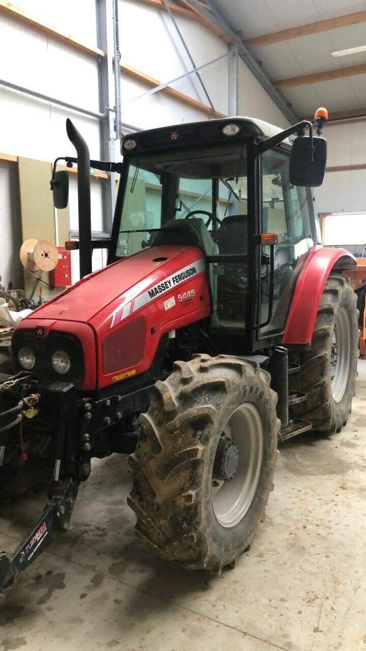 Traktor van het type Massey Ferguson MF 5445, Gebrauchtmaschine in CHEMINOT (Foto 1)