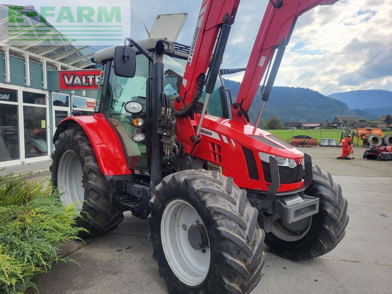 Traktor of the type Massey Ferguson mf 5610 dyna-4 es-panoramic Essential, Gebrauchtmaschine in NIEDERWÖLZ (Picture 4)