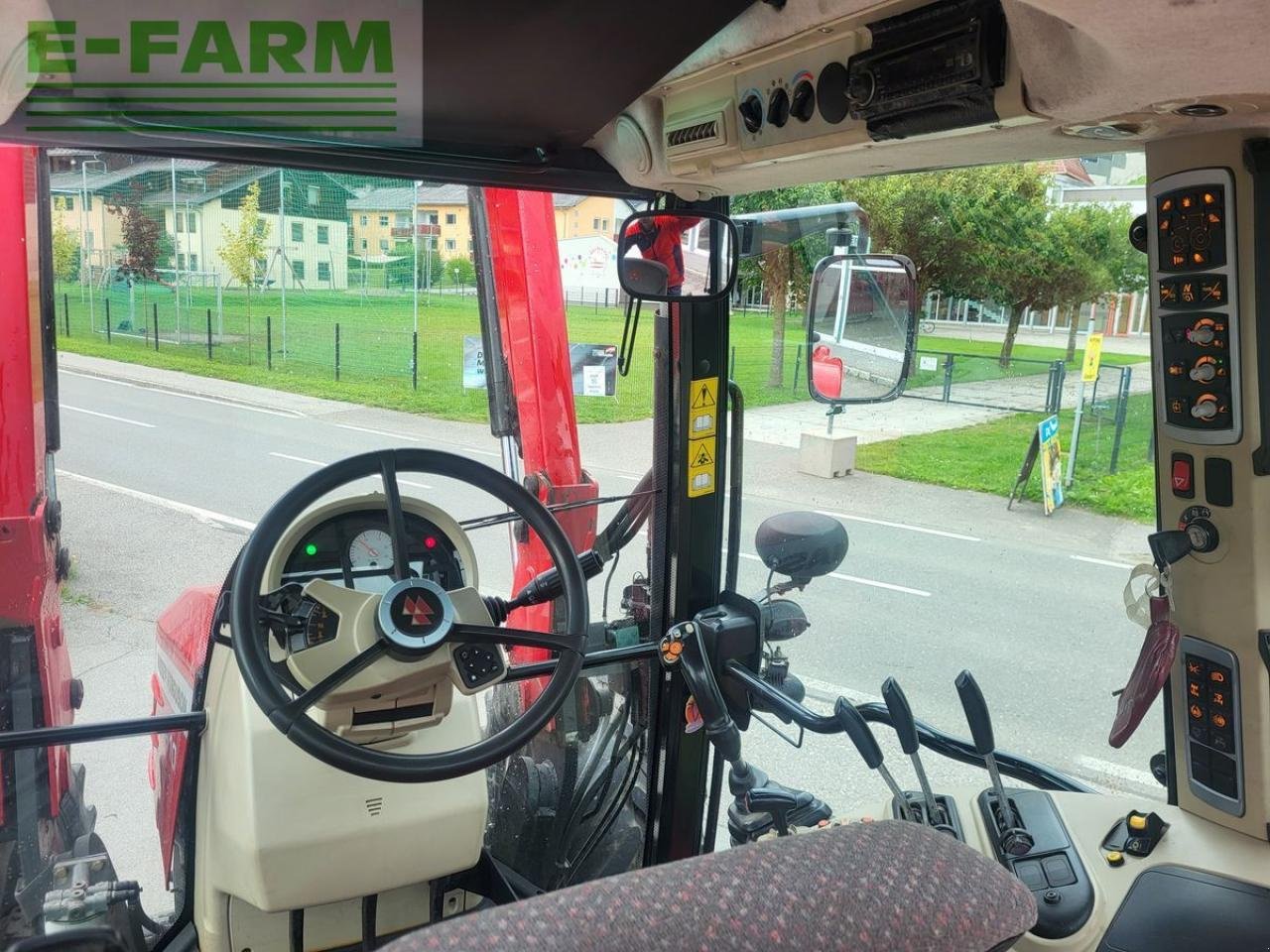 Traktor of the type Massey Ferguson mf 5610 dyna-4 es-panoramic Essential, Gebrauchtmaschine in NIEDERWÖLZ (Picture 6)