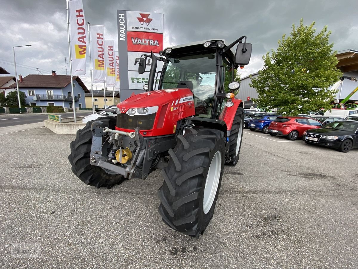 Traktor van het type Massey Ferguson MF 5611 Dyna-6 Efficient, Gebrauchtmaschine in Burgkirchen (Foto 2)