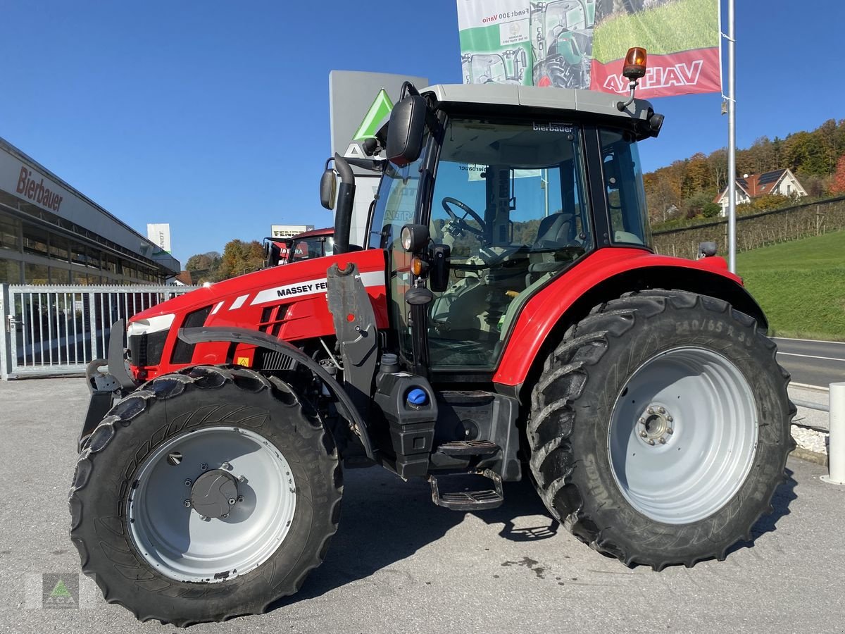 Traktor des Typs Massey Ferguson MF 5611, Gebrauchtmaschine in Markt Hartmannsdorf (Bild 1)