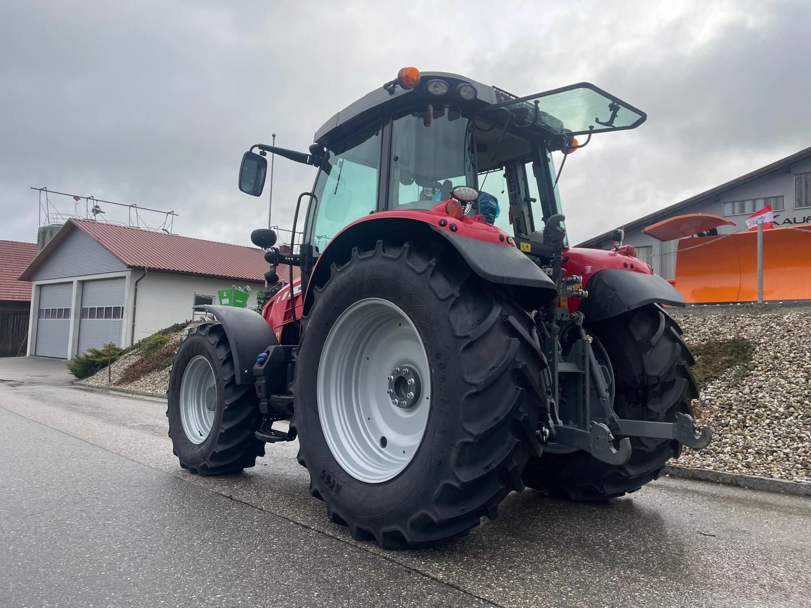 Traktor del tipo Massey Ferguson MF 5613 Dyna-6 Efficient, Gebrauchtmaschine en NATTERNBACH (Imagen 9)