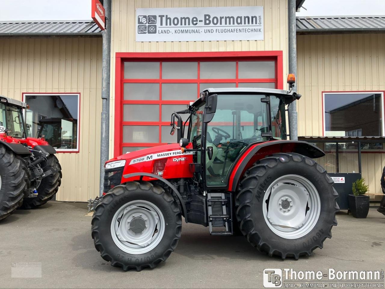 Traktor Türe ait Massey Ferguson MF 5709 M Dyna-4 4WD, Neumaschine içinde Prüm (resim 1)