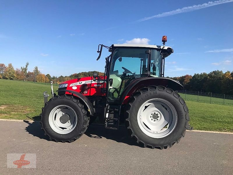 Traktor van het type Massey Ferguson MF 5709 M Dyna-4, Gebrauchtmaschine in Oederan (Foto 1)