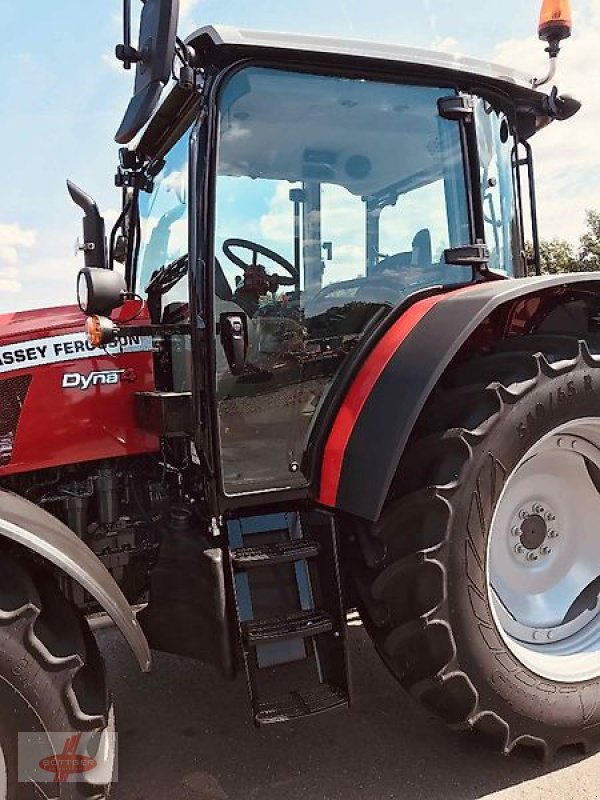 Traktor of the type Massey Ferguson MF 5709 M Dyna-4, Vorführmaschine in Oederan (Picture 5)