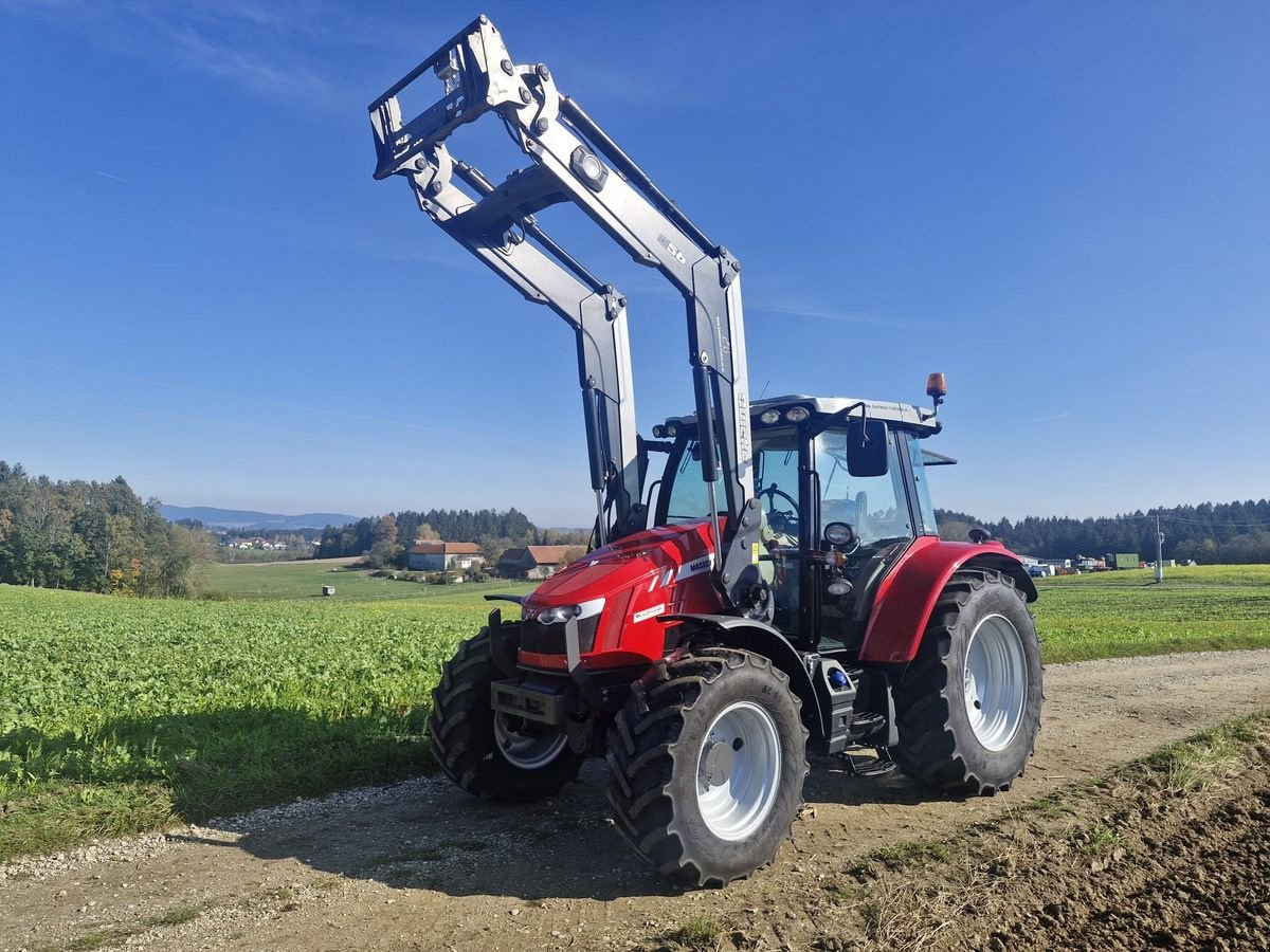 Traktor of the type Massey Ferguson MF 5710 SL Dyna-4 Essential, Gebrauchtmaschine in NATTERNBACH (Picture 1)