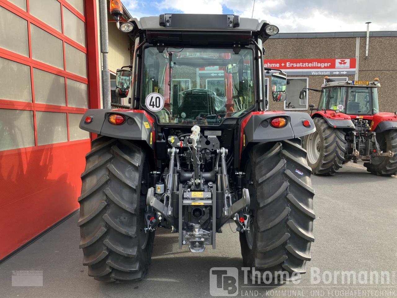 Traktor des Typs Massey Ferguson MF 5711 M Dyna-4 4WD Cab, Mietmaschine in Prüm (Bild 4)