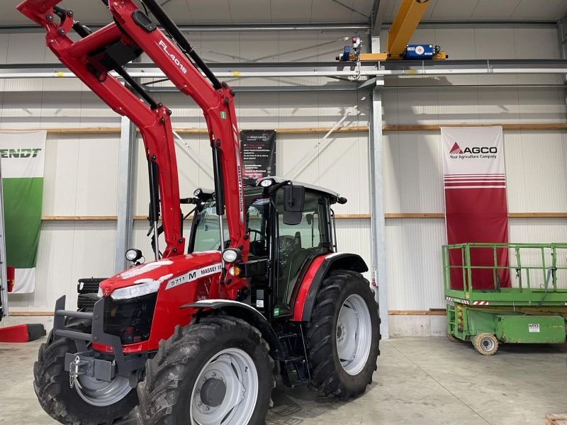 Traktor typu Massey Ferguson MF 5711 M DYNA-4 4WD ESSENTIAL, Gebrauchtmaschine v Eichendorf (Obrázek 1)