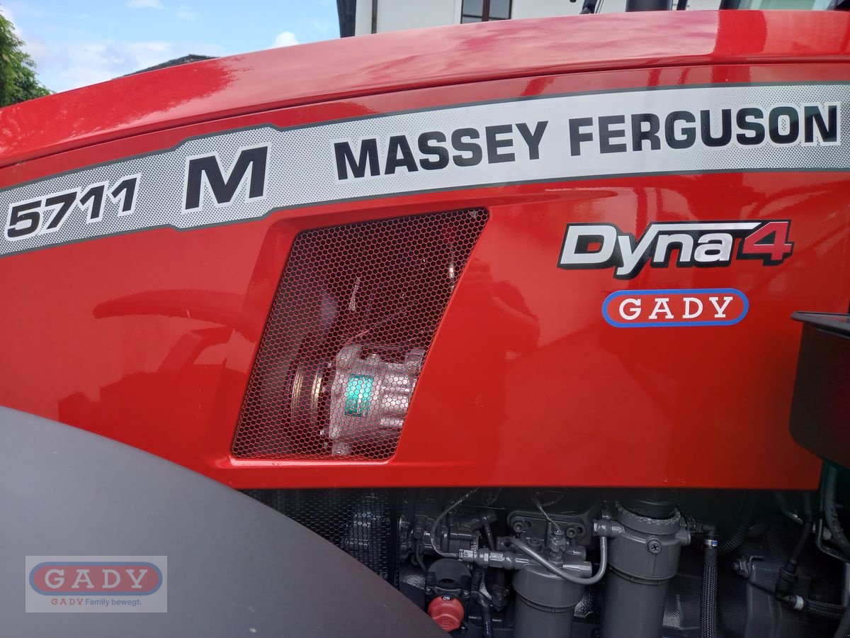 Traktor Türe ait Massey Ferguson MF 5711 M, Neumaschine içinde Lebring (resim 29)