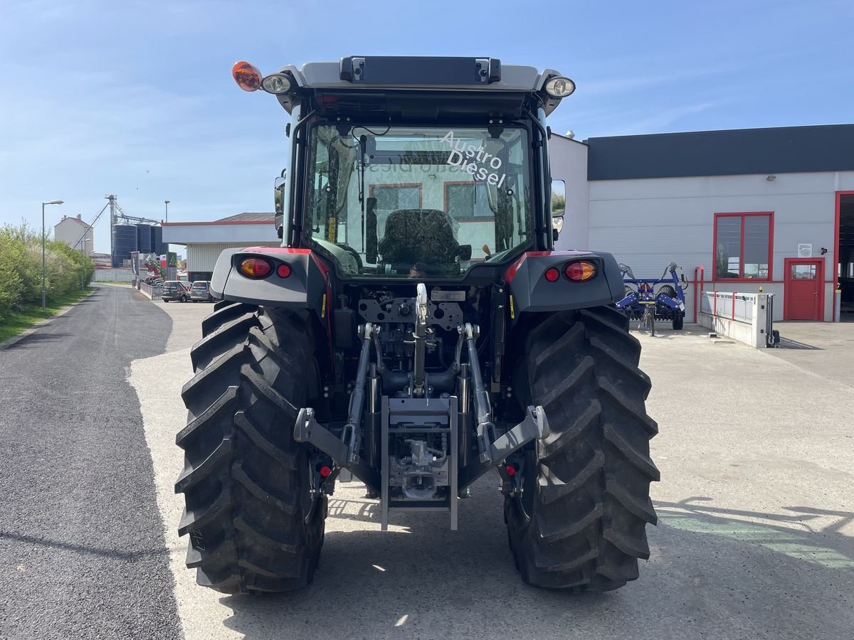 Traktor του τύπου Massey Ferguson MF 5711 M, Neumaschine σε Starrein (Φωτογραφία 4)