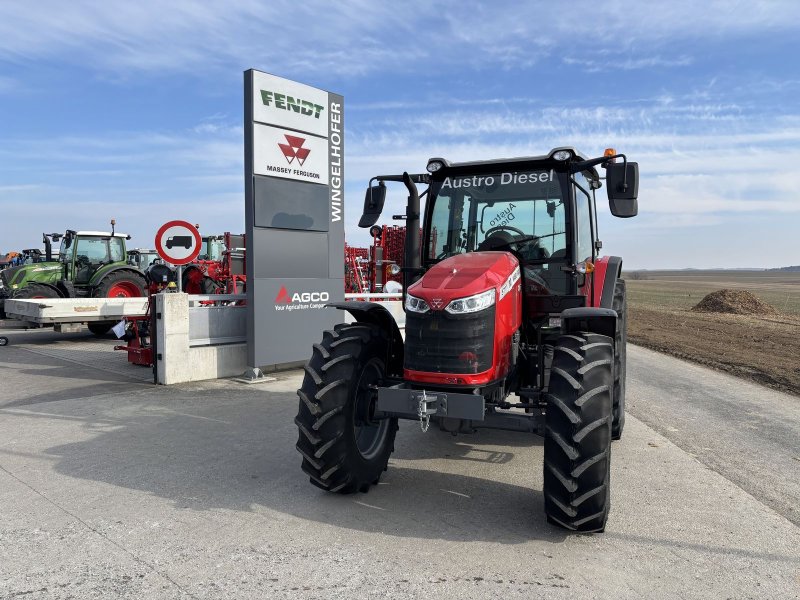 Traktor του τύπου Massey Ferguson MF 5711 M, Neumaschine σε Starrein (Φωτογραφία 1)