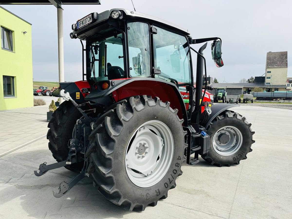 Traktor του τύπου Massey Ferguson MF 5711 M, Vorführmaschine σε Hohenruppersdorf (Φωτογραφία 4)