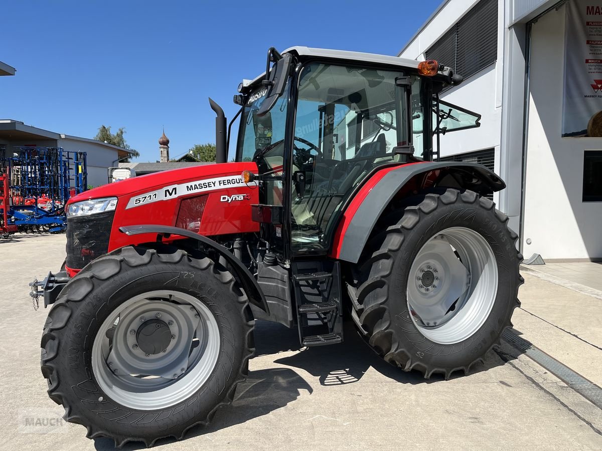 Traktor del tipo Massey Ferguson MF 5711, Neumaschine en Burgkirchen (Imagen 4)