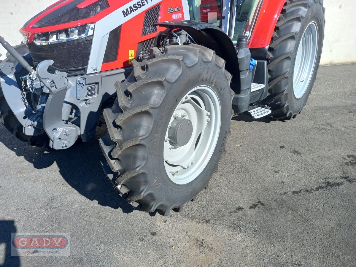 Traktor of the type Massey Ferguson MF 5S.105 Dyna-6 Essential, Neumaschine in Lebring (Picture 20)