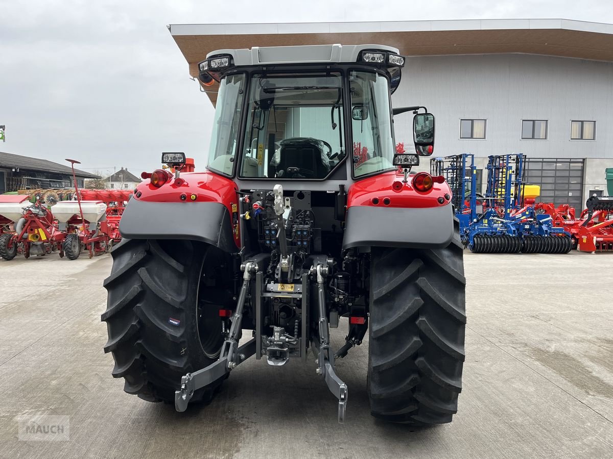 Traktor του τύπου Massey Ferguson MF 5S.115 Dyna-4 Efficient, Neumaschine σε Burgkirchen (Φωτογραφία 5)