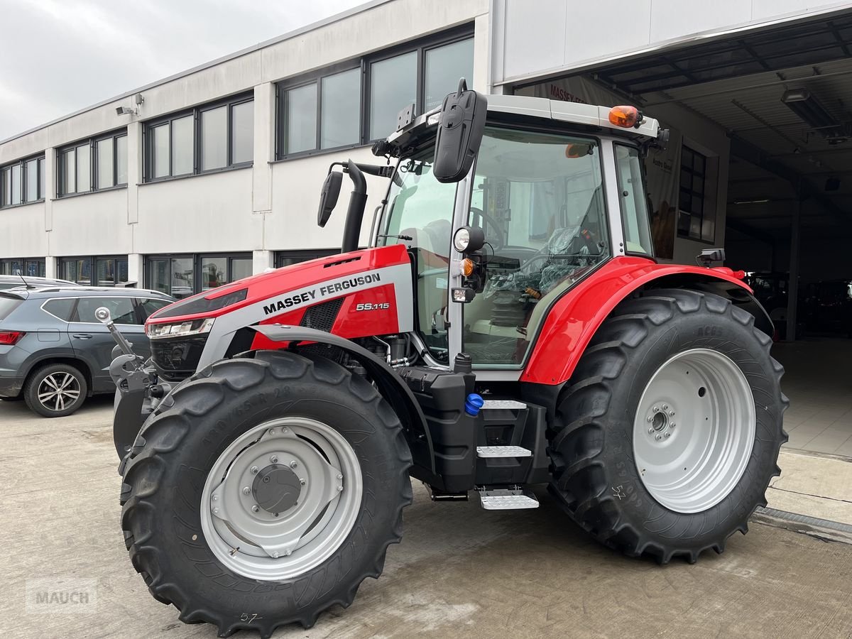 Traktor του τύπου Massey Ferguson MF 5S.115 Dyna-4 Efficient, Neumaschine σε Burgkirchen (Φωτογραφία 2)