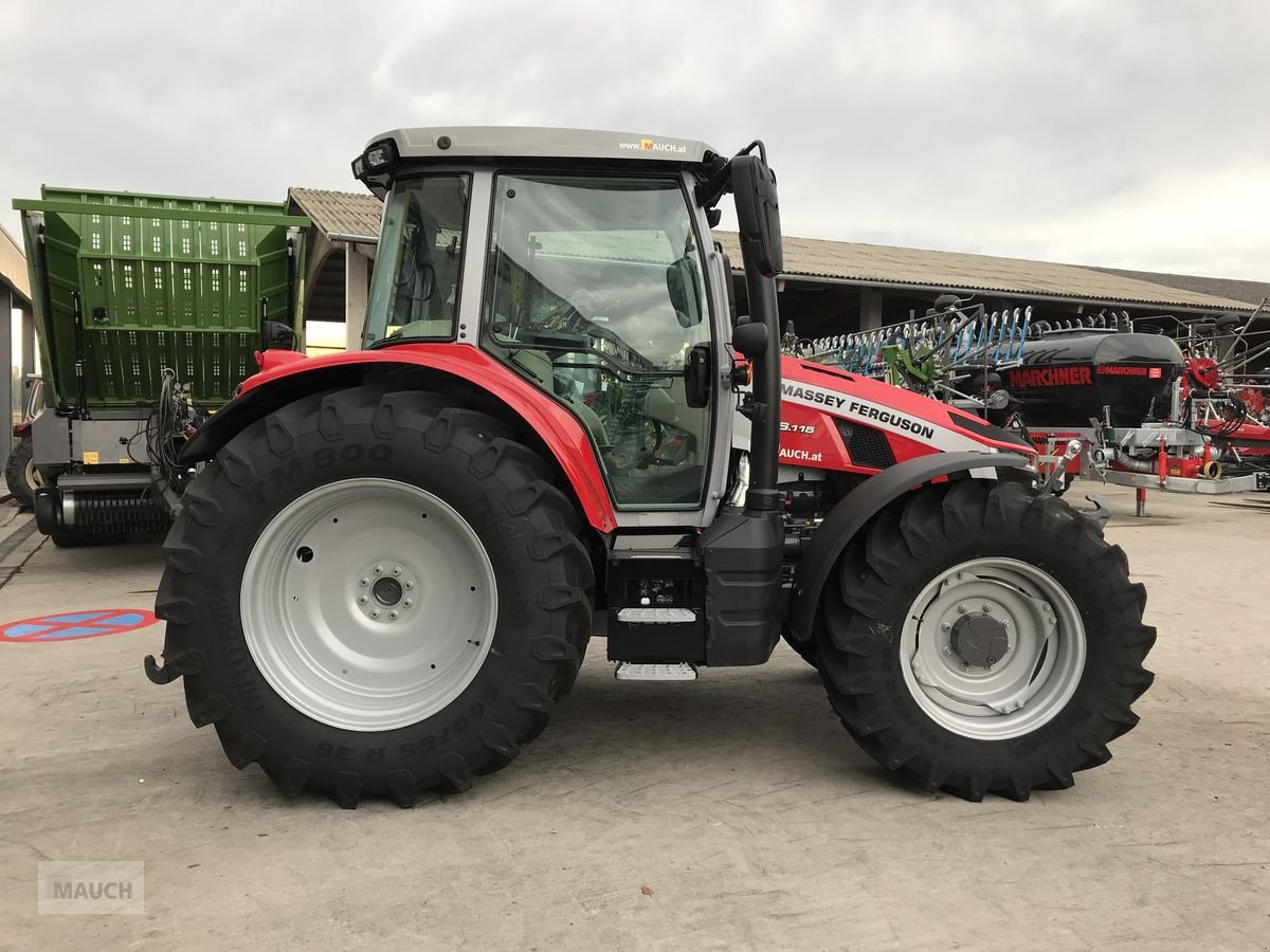 Traktor του τύπου Massey Ferguson MF 5S.115 Dyna-4 Efficient, Neumaschine σε Burgkirchen (Φωτογραφία 8)