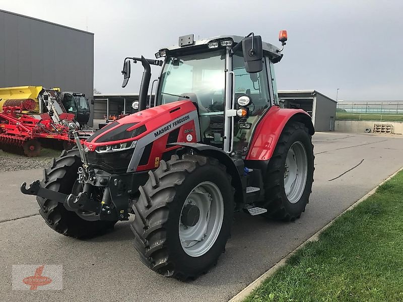 Traktor от тип Massey Ferguson MF 5S.115 Dyna-4 ESSENTIAL, Neumaschine в Oederan (Снимка 3)