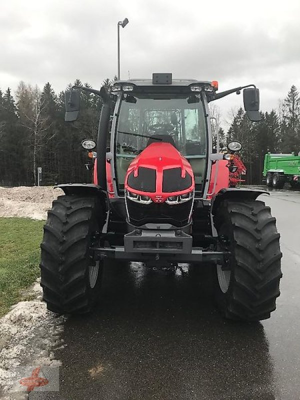 Traktor от тип Massey Ferguson MF 5S.115 Dyna-4 ESSENTIAL, Neumaschine в Oederan (Снимка 4)