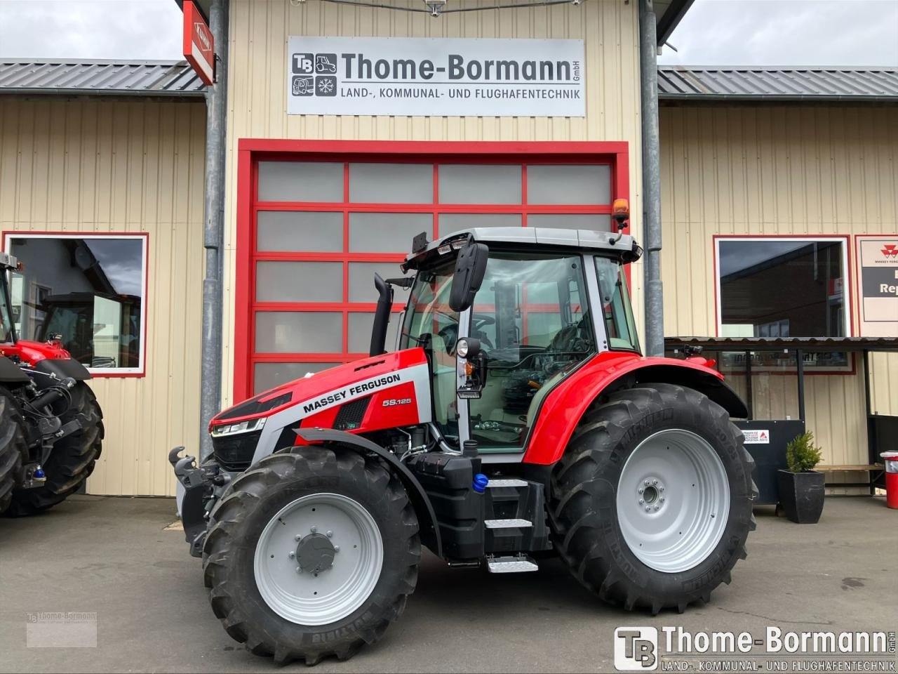 Traktor Türe ait Massey Ferguson MF 5S.125 Dyna-6 Efficient, Gebrauchtmaschine içinde Neu-Isenburg (resim 1)