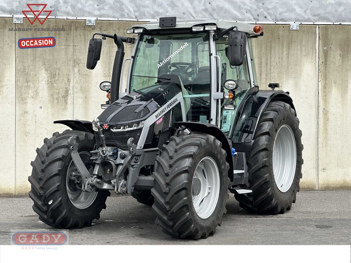 Traktor van het type Massey Ferguson MF 5S.135 Dyna-6 Efficient, Neumaschine in Lebring (Foto 1)