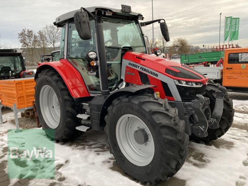 Traktor des Typs Massey Ferguson MF 5S.135 DYNA-6 EXCLUSIVE MAS, Gebrauchtmaschine in Ansbach (Bild 1)