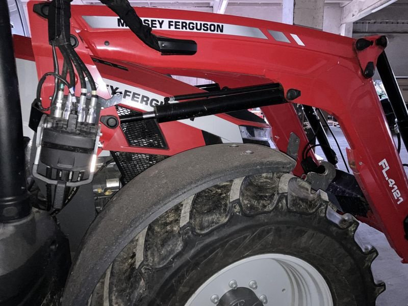 Traktor tip Massey Ferguson MF 5S.135 DYNA-6 EXCLUSIVE MAS, Gebrauchtmaschine in Wurzen (Poză 3)